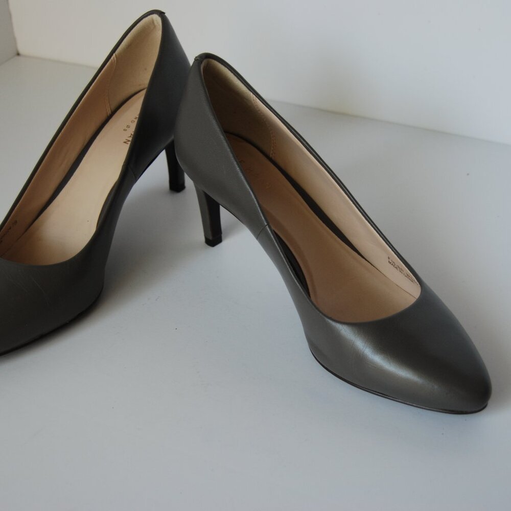 Classic Cole Haan grey leather pump size 7
